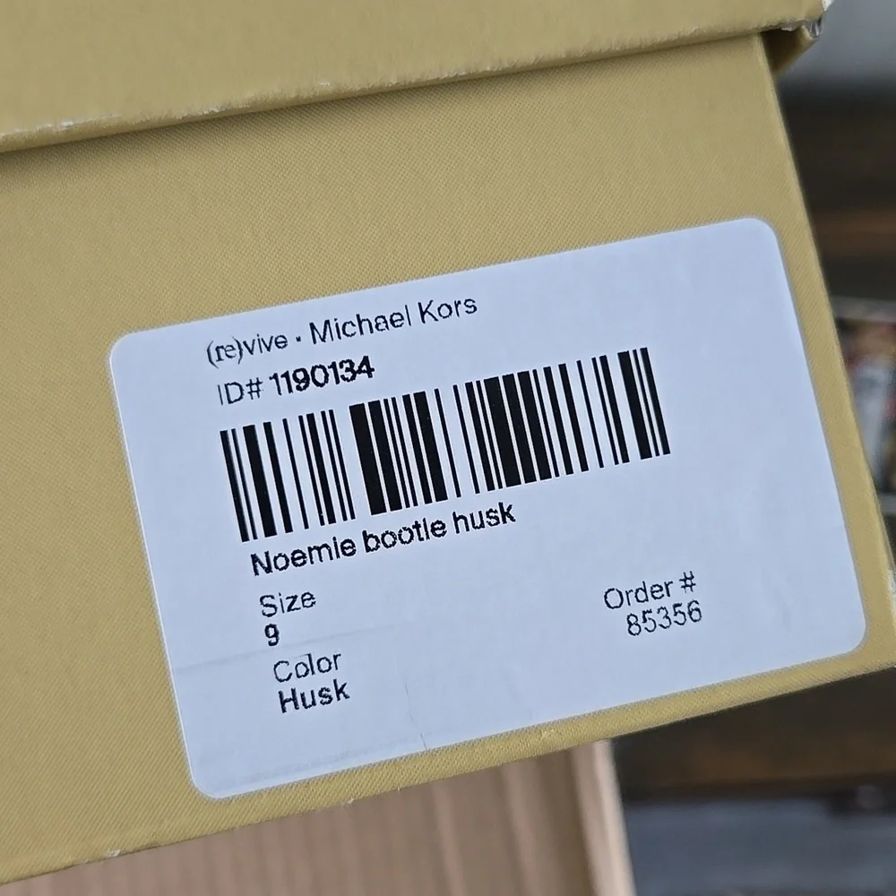 NIB MICHAEL Michael Kors Noemie Suede Boot- Husk